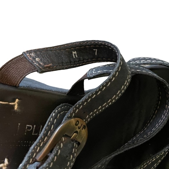 Donald J. Pliner Wedge. Size 7 m - Picture 5 of 7